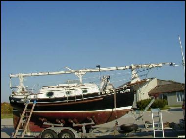 Flicka with mast removed from tabernacle - Mike Nelson