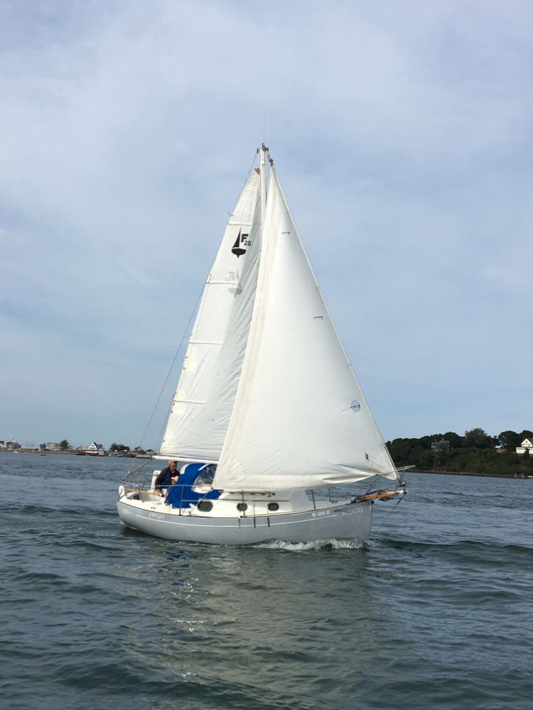 flicka freya sailing