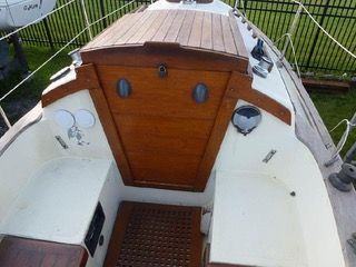 flicka sadiq cockpit companionway