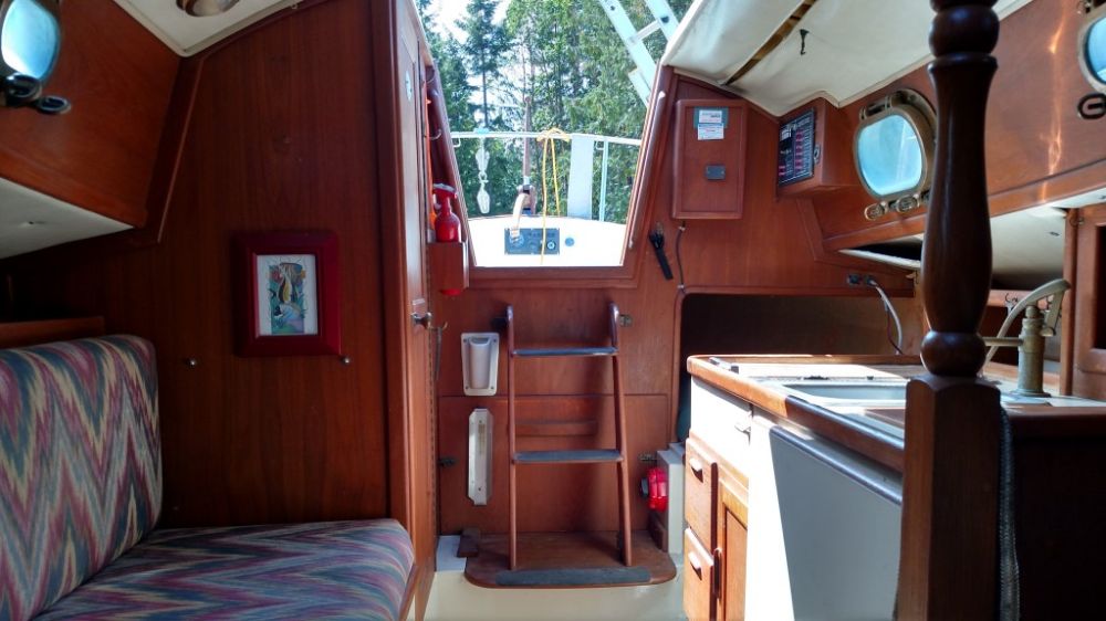 flicka willow interior aft